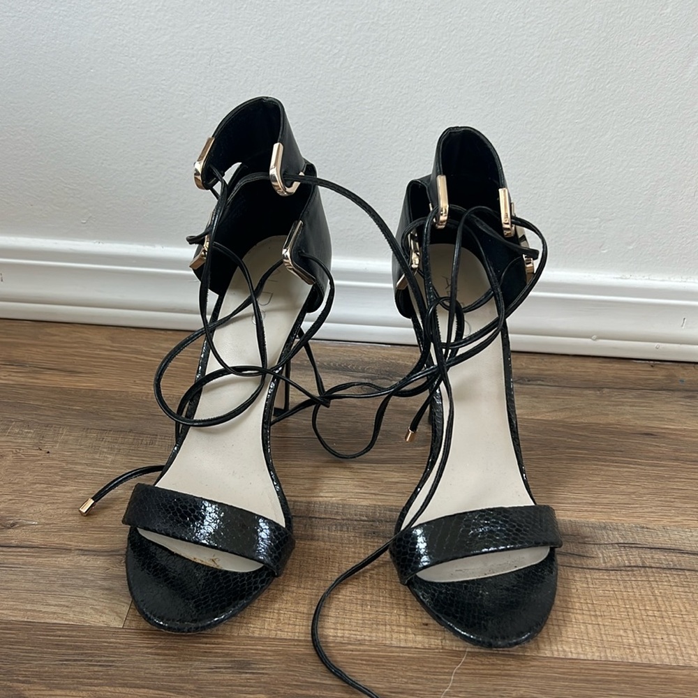 Lace Up Snake Pattern Heel